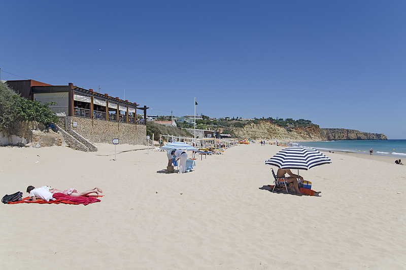 Relaxen am Strand Porto de Mos in Lagos, Portugal